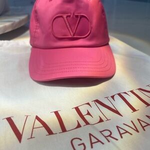 VALENTINO GARAVANI PINK EMBROIDERED LOGO BASEBALL CAP